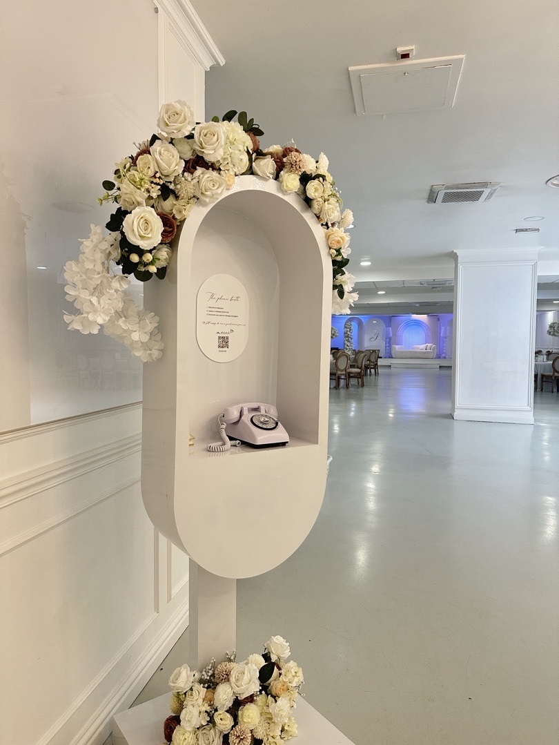 Livre d’or audio- audio guest book (phonebooth)